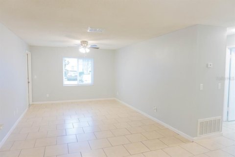 Condo in Brandon, Florida, 2 bedrooms  № 1798528 - photo 5