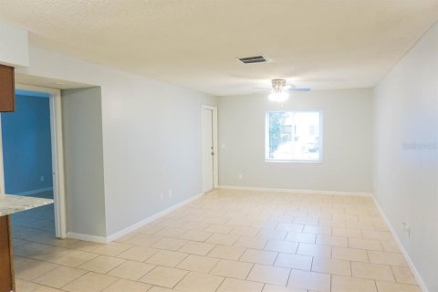 Condo in Brandon, Florida, 2 bedrooms  № 1798528 - photo 4