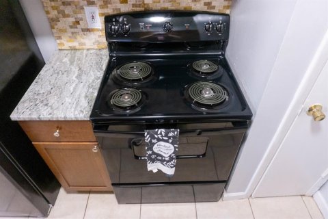 Condo in Brandon, Florida, 2 bedrooms  № 1798528 - photo 11