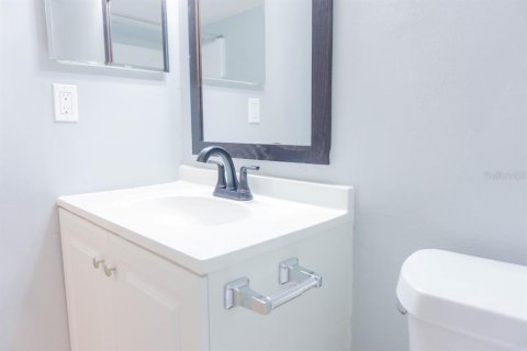 Condo in Brandon, Florida, 2 bedrooms  № 1798528 - photo 20