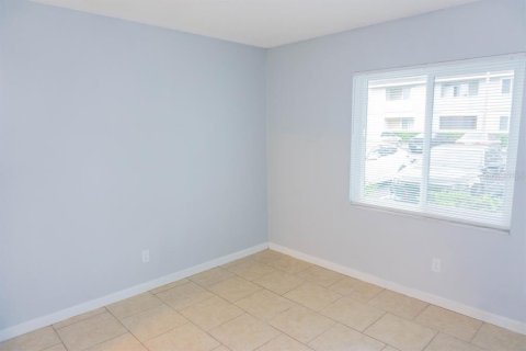 Condo in Brandon, Florida, 2 bedrooms  № 1798528 - photo 16