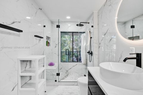 Condo in North Miami Beach, Florida, 3 bedrooms  № 2041367 - photo 20