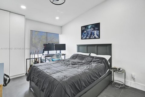 Condo in North Miami Beach, Florida, 3 bedrooms  № 2041367 - photo 13