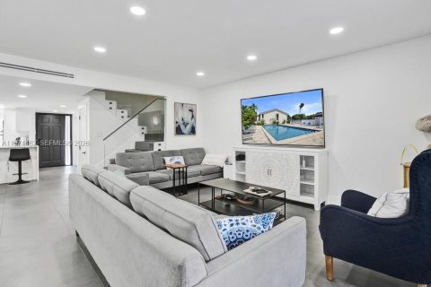 Condo in North Miami Beach, Florida, 3 bedrooms  № 2041367 - photo 9