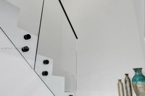 Condo in North Miami Beach, Florida, 3 bedrooms  № 2041367 - photo 26