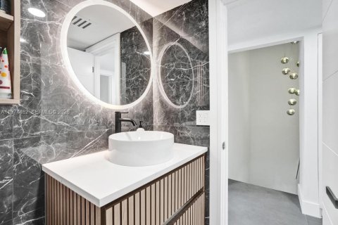 Condo in North Miami Beach, Florida, 3 bedrooms  № 2041367 - photo 16