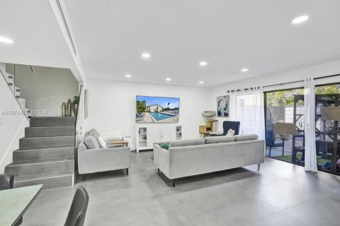 Condo in North Miami Beach, Florida, 3 bedrooms  № 2041367 - photo 8