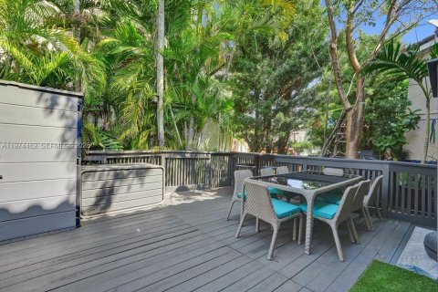 Condo in North Miami Beach, Florida, 3 bedrooms  № 2041367 - photo 11