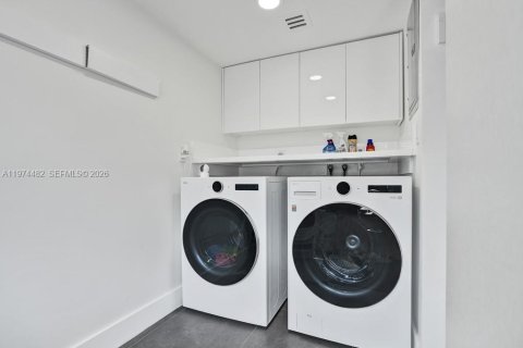 Condo in North Miami Beach, Florida, 3 bedrooms  № 2041367 - photo 10