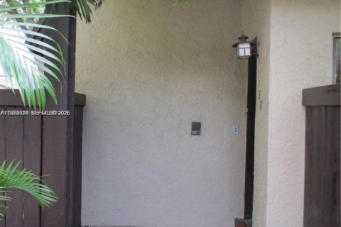 Adosado en venta en Pembroke Pines, Florida, 3 dormitorios, 151.24 m2 № 2079295 - foto 3