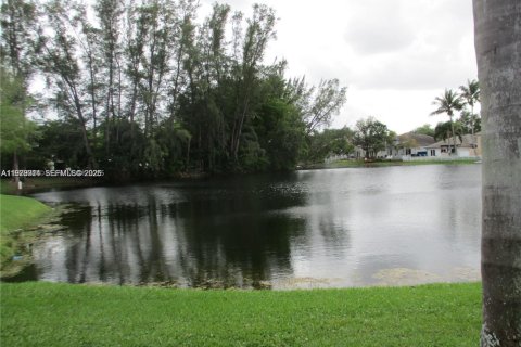 Adosado en venta en Pembroke Pines, Florida, 3 dormitorios, 151.24 m2 № 2079295 - foto 5