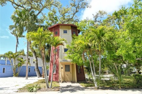 House in Sarasota, Florida 3 bedrooms, 181.07 sq.m. № 1586686 - photo 3