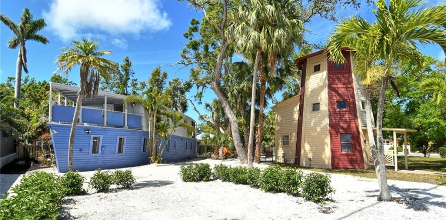 House in Sarasota, Florida 3 bedrooms, 181.07 sq.m. № 1586686