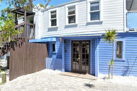 House in Sarasota, Florida 3 bedrooms, 181.07 sq.m. № 1586686 - photo 4
