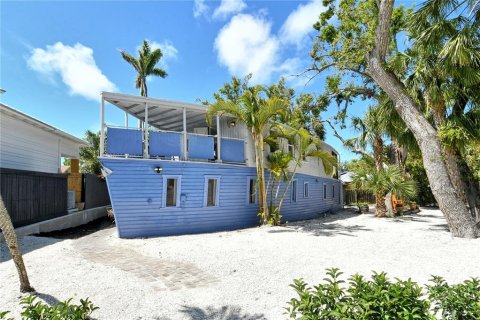 House in Sarasota, Florida 3 bedrooms, 181.07 sq.m. № 1586686 - photo 2