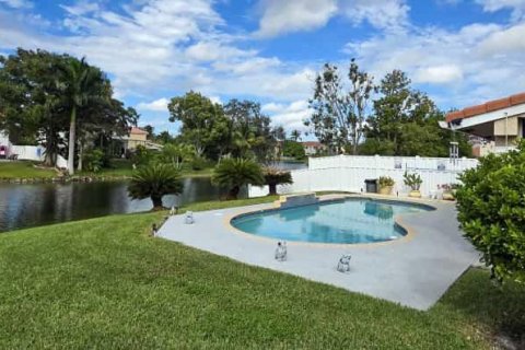 House in Plantation, Florida 3 bedrooms, 182.83 sq.m. № 1952292