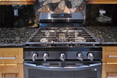 House in Plantation, Florida 3 bedrooms, 182.83 sq.m. № 1952292 - photo 10