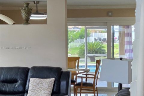 House in Plantation, Florida 3 bedrooms, 182.83 sq.m. № 1952292 - photo 13