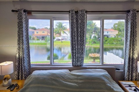 House in Plantation, Florida 3 bedrooms, 182.83 sq.m. № 1952292 - photo 19