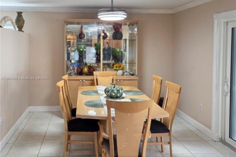 House in Plantation, Florida 3 bedrooms, 182.83 sq.m. № 1952292 - photo 12