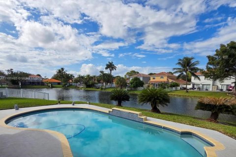 House in Plantation, Florida 3 bedrooms, 182.83 sq.m. № 1952292 - photo 6