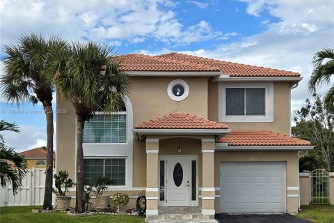 House in Plantation, Florida 3 bedrooms, 182.83 sq.m. № 1952292 - photo 5