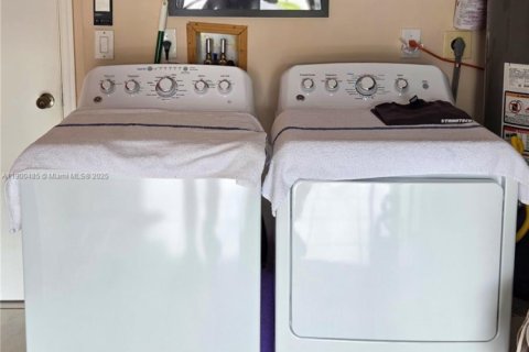 House in Plantation, Florida 3 bedrooms, 182.83 sq.m. № 1952292 - photo 24