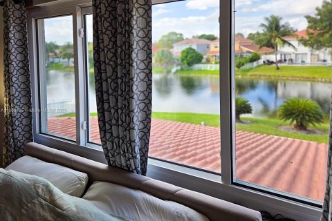 House in Plantation, Florida 3 bedrooms, 182.83 sq.m. № 1952292 - photo 20