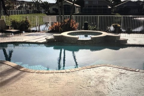 Снять в аренду виллу или дом в Дорал, Флорида 4 спальни, 271.55м2, № 2005252 - фото 8