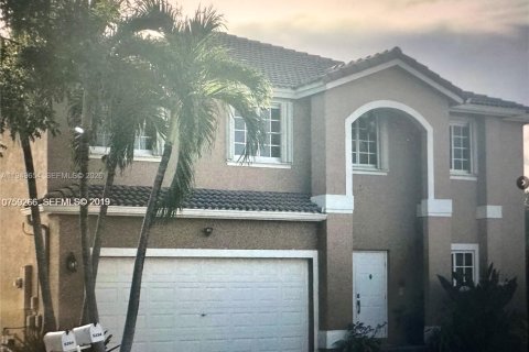 Дом в Дорал, Флорида 4 спальни, 271.55м2 № 2005252