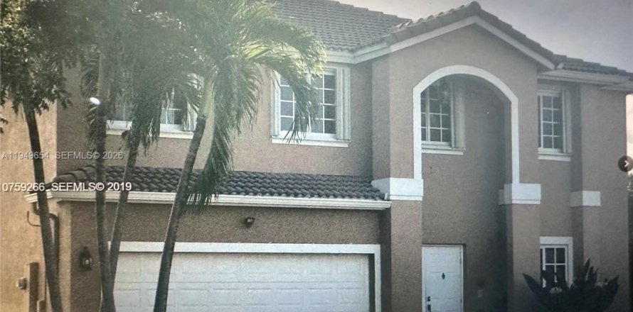 Дом в Дорал, Флорида 4 спальни, 271.55м2 № 2005252