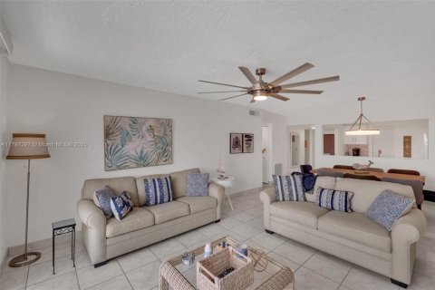 Condo in Lauderdale Lakes, Florida, 2 bedrooms  № 1862999 - photo 3