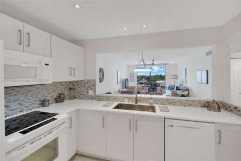 Condo in Lauderdale Lakes, Florida, 2 bedrooms  № 1862999 - photo 6