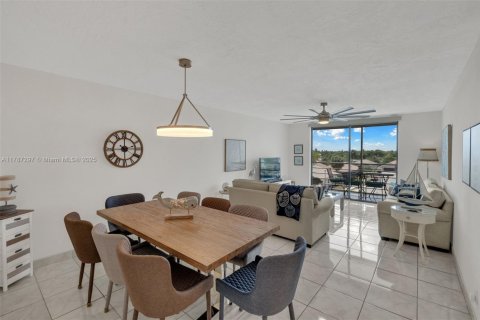 Condo in Lauderdale Lakes, Florida, 2 bedrooms  № 1862999 - photo 2