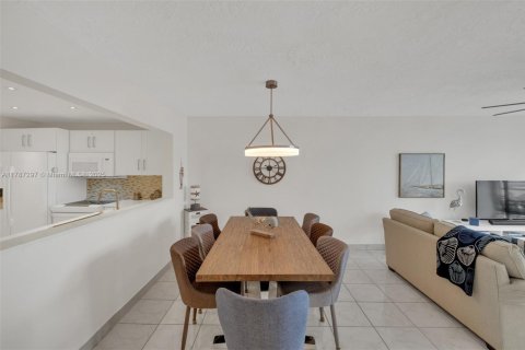Condo in Lauderdale Lakes, Florida, 2 bedrooms  № 1862999 - photo 4