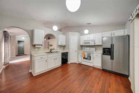 House in Land O' Lakes, Florida 3 bedrooms, 120.03 sq.m. № 1844503 - photo 9