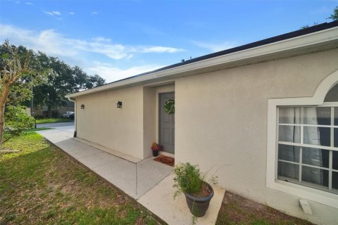 House in Land O' Lakes, Florida 3 bedrooms, 120.03 sq.m. № 1844503 - photo 3