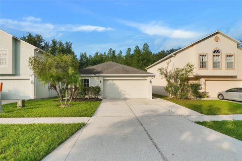 House in Land O' Lakes, Florida 3 bedrooms, 120.03 sq.m. № 1844503 - photo 1