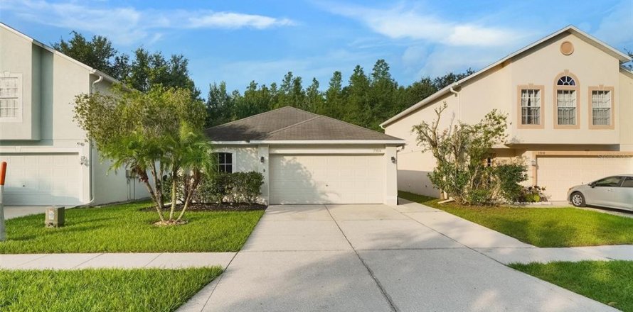 House in Land O' Lakes, Florida 3 bedrooms, 120.03 sq.m. № 1844503