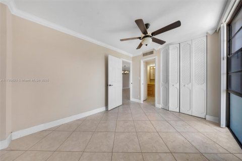 Condo in Aventura, Florida, 2 bedrooms  № 1731483 - photo 17
