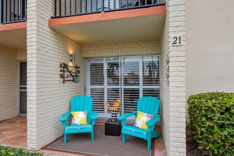 Condo in Treasure Island, Florida, 1 bedroom  № 2279784 - photo 2