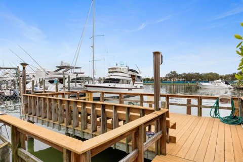 Condo in Treasure Island, Florida, 1 bedroom  № 2279784 - photo 16