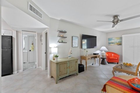 Condo in Treasure Island, Florida, 1 bedroom  № 2279784 - photo 7