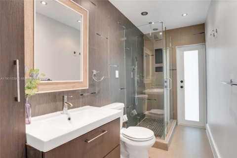 House in Miami, Florida 4 bedrooms, 157 sq.m. № 1952233 - photo 24