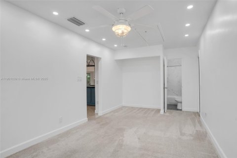 House in Miami, Florida 4 bedrooms, 157 sq.m. № 1952233 - photo 26