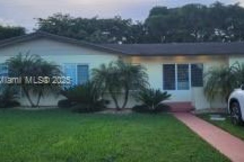 Снять в аренду виллу или дом в Майами, Флорида 4 спальни, 157м2, № 1952233 - фото 3