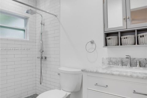 House in Miami, Florida 4 bedrooms, 157 sq.m. № 1952233 - photo 18