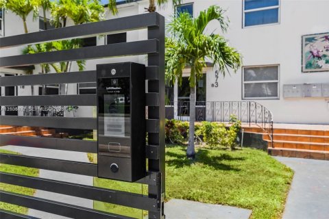 Appartement à louer à Miami, Floride: 1 chambre, 72.46 m2 № 2412389 - photo 2