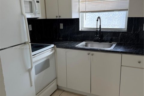 Appartement à louer à Miami, Floride: 1 chambre, 72.46 m2 № 2412389 - photo 7
