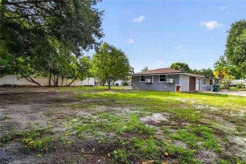 Commercial property in Sarasota, Florida 5 bedrooms, 216.83 sq.m. № 2259429 - photo 4